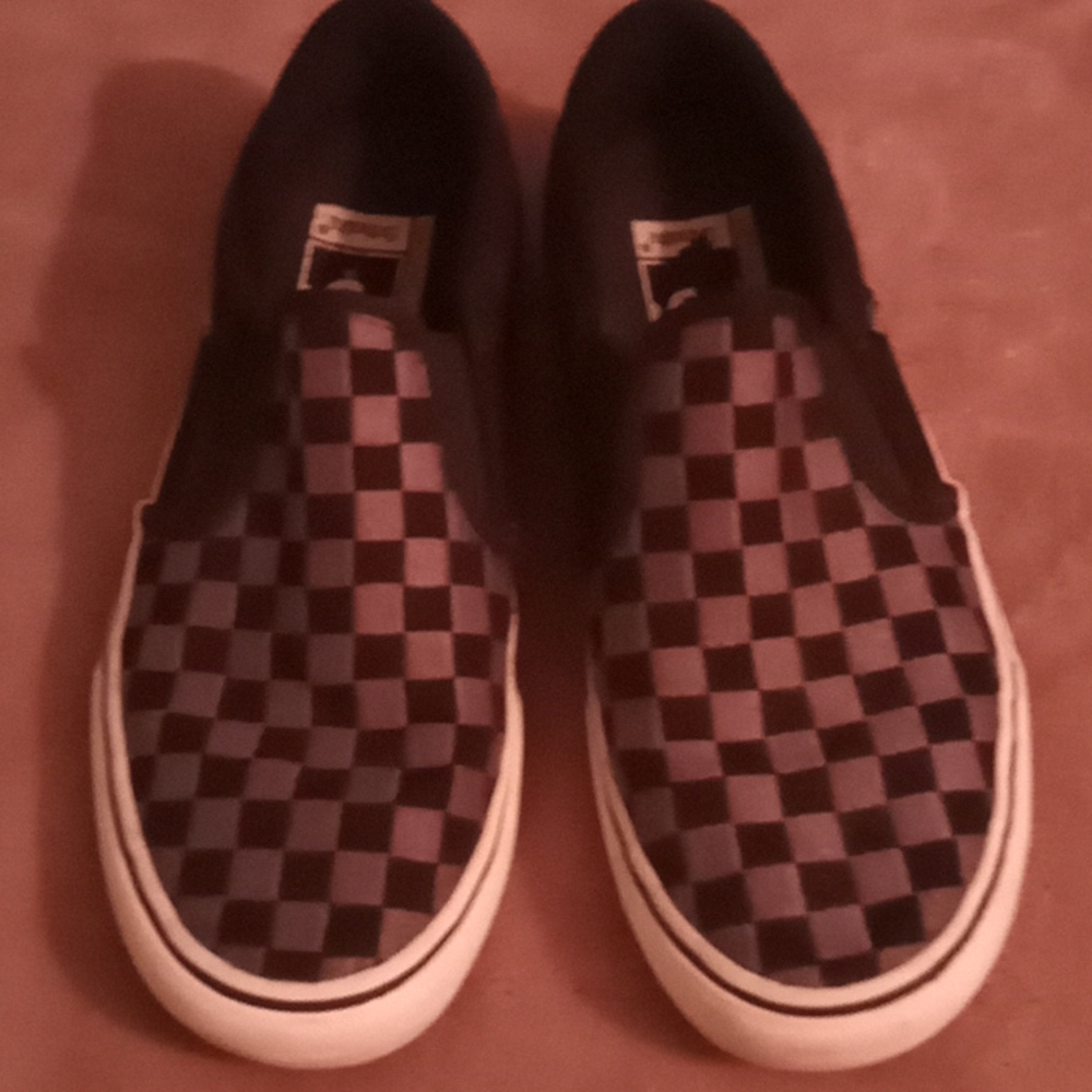 Men's 8 and 1/2 Deluxe Comfort Vans slip-ons